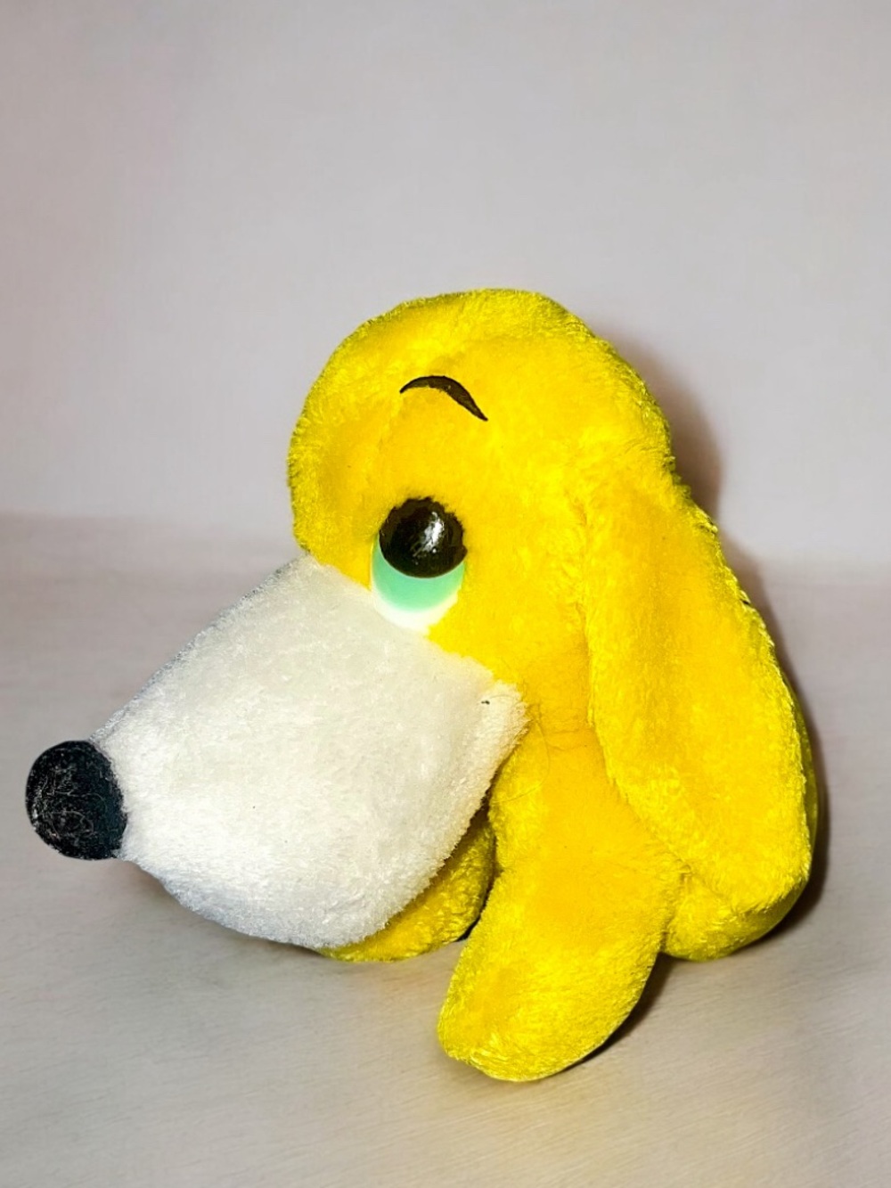 Vintage 1976 Dakin Yellow Dog Plush Long Snout Green Eyes Nutshells 6"